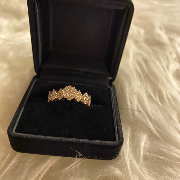 Tiara ring sold - Picture 9 of 14